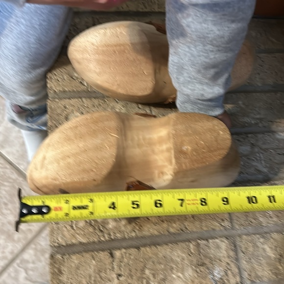 Wooden shoes - Picture 4 of 7